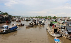 Can Tho cai rang floating market