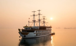 Dragon legend cruise Bai Tu Long bay