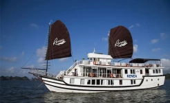 Renea cruise Bai Tu Long Bay